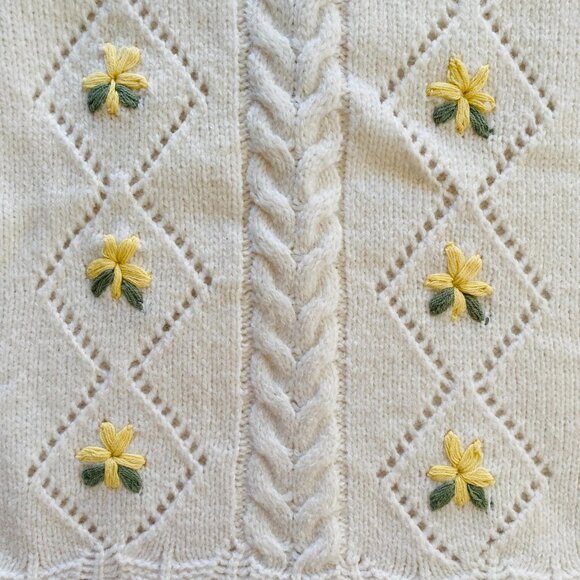 Sincerely Jules White Sweater Vest Sleeveless Sweater Flowers size Large - Picture 2 of 10